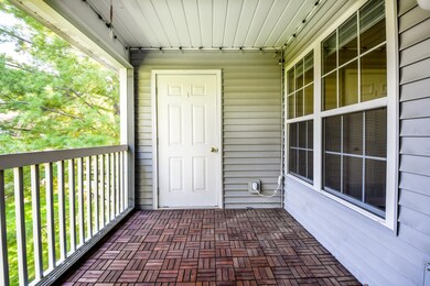 835. W. Barrington Inside-9