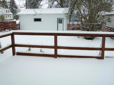 Back Patio & fenced yard<|><|>