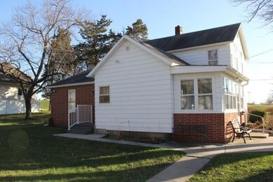 722 E 3rd St S, Newton, IA 50208 - photo 5