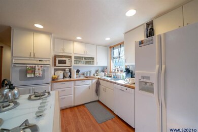 465 7th St, Lyons, OR 97358 - photo 5