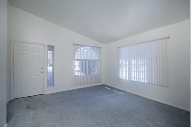 Living Room/Entry