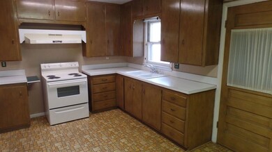 1310 Mountain View Ave, Alamogordo, NM 88310 - photo 3