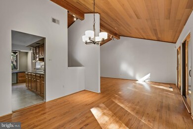 8903 Footstep Ct, Annandale, VA 22003 - photo 7