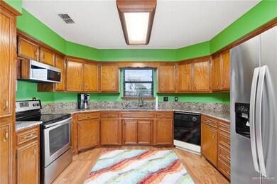 822 Santa Anna Dr, Alamo, TX 78516 - photo 5