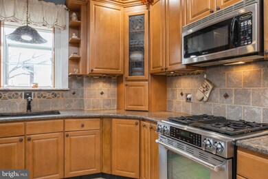 419 Derstine Ave, Lansdale, PA 19446 - photo 4