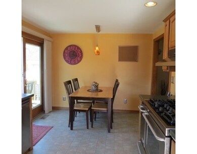 9 Abbott St, Merrimac, MA 01860 - photo 4