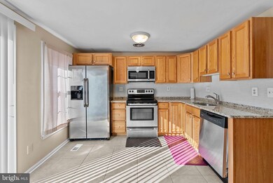 20559 Strath Haven Dr, Montgomery Village, MD 20886 - photo 7