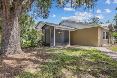 611 SW 3rd St, Gainesville, FL 32601 - photo 2