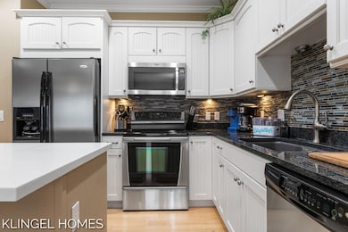 16-web-or-mls-917-w-savidge-st-3