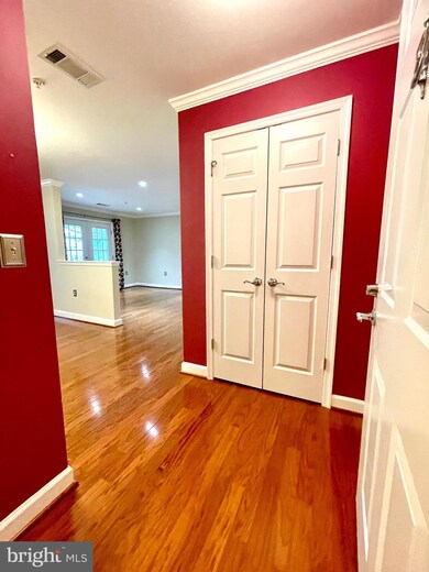 4189 S Four Mile Run Dr unit 401, Arlington, VA 22204 - photo 4