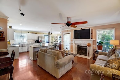 Open floor place with lots of natural light