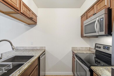6810 Deatonhill Dr unit 301, Austin, TX 78745 - photo 6