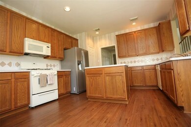 5204 Jolie Dr, Pearland, TX 77584 - photo 6