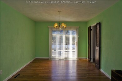 203 Pine Cir, Dunbar, WV 25064 - photo 7