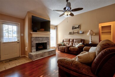 3890 Westglen Dr, Alvin, TX 77511 - photo 4