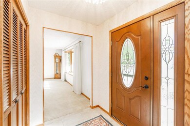 2805 Edgewood Dr, Cedar Falls, IA 50613 - photo 2