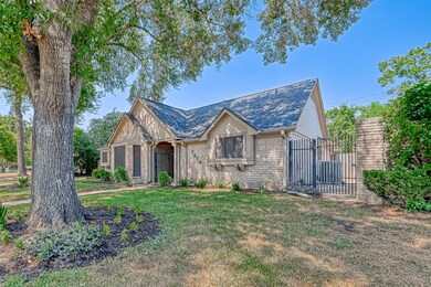 7818 Maple Tree Dr, Houston, TX 77088 - photo 6