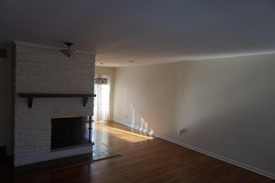 Front room - Dining room