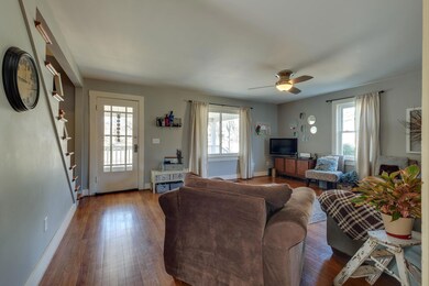 COOL MODERN FARMHOUSE VIBE