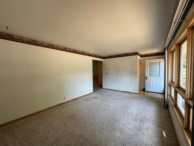 604 W Warren St, Luverne, MN 56156 - photo 5