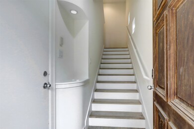 3665 Main Plaza Dr, Houston, TX 77025 - photo 2