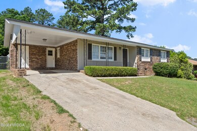 3028 Armstrong Dr-06481