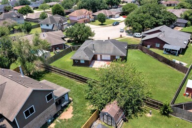 11019 Lettie Ct, Houston, TX 77075 - photo 3