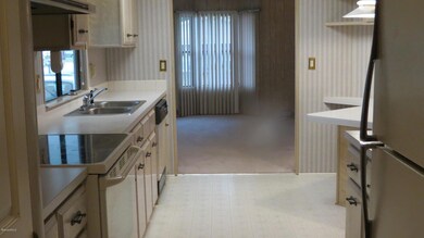 201 Manatee Ct 021