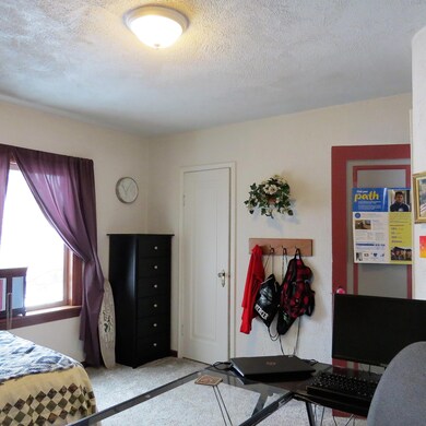 7 bdrm 1 view 2