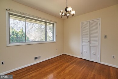 6541 Kerns Rd, Falls Church, VA 22044 - photo 5