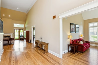 Nice entry foyer with beautiful hardwoods
