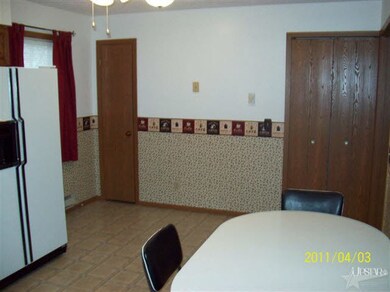 147 E Parkway Dr, Warren, IN 46792 - photo 4