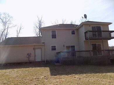 225 Escoll Dr, East Stroudsburg, PA 18301 - photo 2
