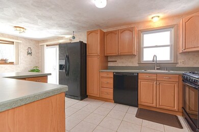 3 Hattie Ln, Billerica, MA 01821 - photo 2