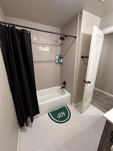 2400 Creek Side Cir, Moore, OK 73160 - photo 7