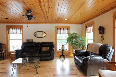 320 Jodie Ct Grand Rapids MI-large-010-1