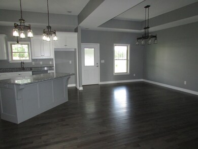 BEAUTIFUL AND SPACIOUS GREAT ROOM