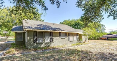 1308 Poindexter Ave, Cleburne, TX 76033 - photo 2