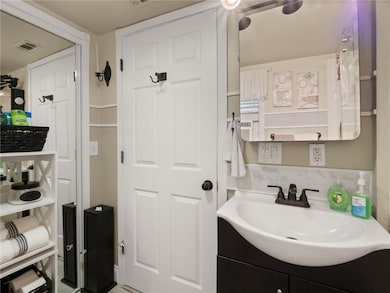 320 N Frazier St, Dequincy, LA 70633 - photo 7