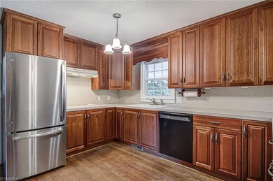 Another view of the kitchen - brand new stainless Refrigerator is included!