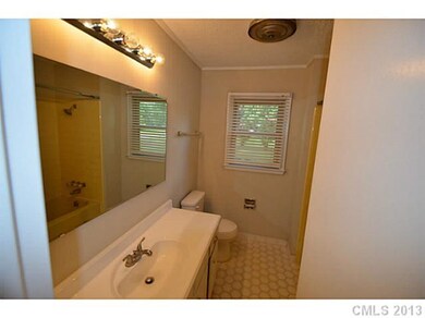 107 Carmel Dr, Shelby, NC 28152 - photo 4