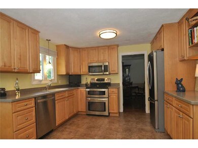 68 Tomahawk Cir, Saunderstown, RI 02874 - photo 2