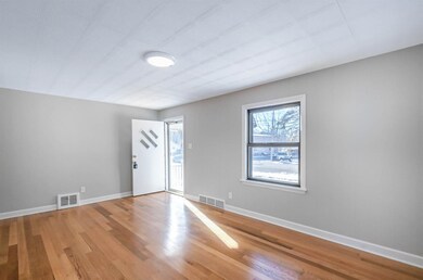 119 N Wiggs St, Griffith, IN 46319 - photo 3