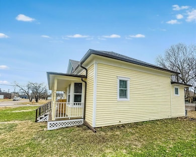 604 N 3rd St, Lincoln, KS 67455 - photo 4