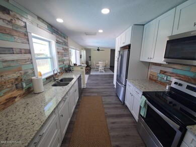 Kitchen & Dining