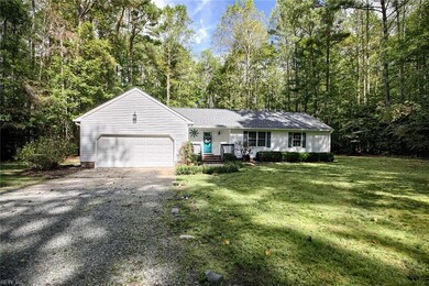 7095 Hunters Pointe Dr, Gloucester, VA 23061 - photo 3