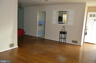 12325 Dalewood Dr, Silver Spring, MD 20902 - photo 4