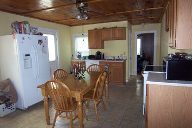 103 Gallup St unit 105, North Adams, MA 01247 - photo 6