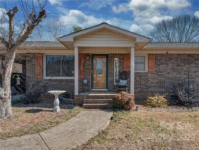 630 Poplar Dr, Shelby, NC 28152 - photo 2