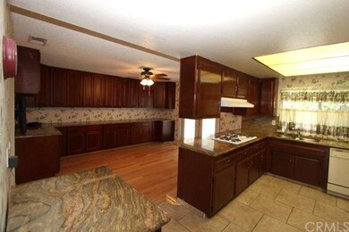 Spacious Kitchen with Lots of Cabinets, Ceramic Ti